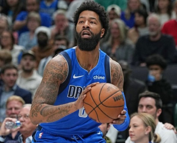 巅峰国际 莫里斯转头独行侠 35岁的他是更衣室魁首之一