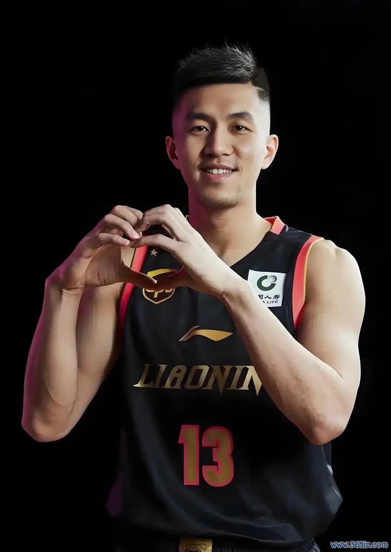 郭艾伦：暂不考虑更换号码 新赛季必将重返赛场