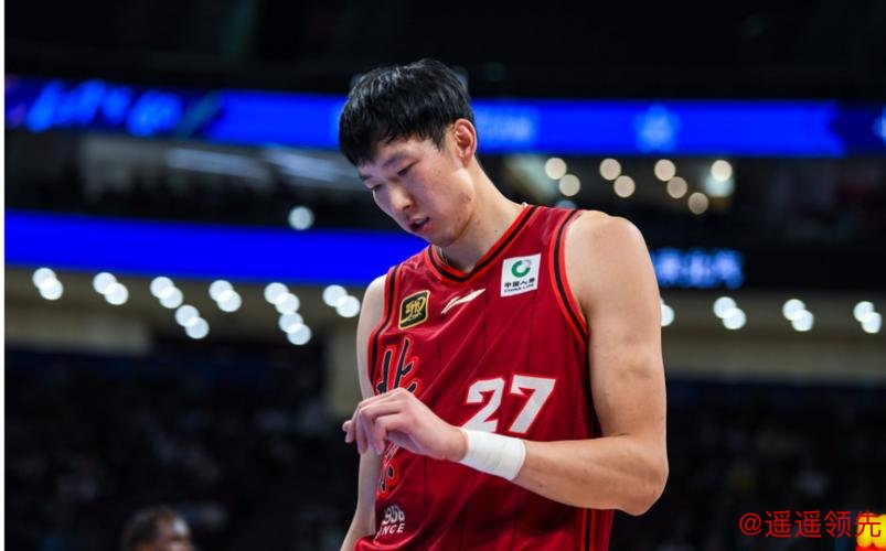 赛季或将缺席？周琦眼部伤情反复，名帅释疑，首钢全面支持康复计划